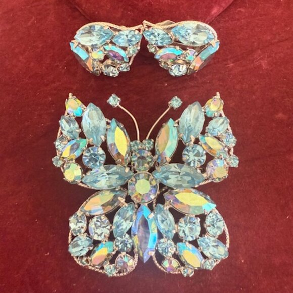 Signed Regency Butterfly Brooch and clip on earring set - Picture 2 of 4